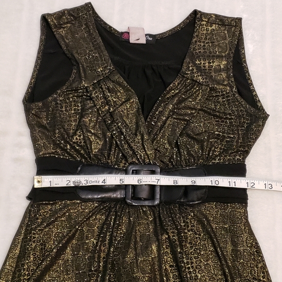 BOGO Free🦋 Volume One Juniors Belted Glitter Top - Picture 7 of 11